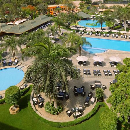 ฮิลตัน ไคโร เฮลิโอโปลิส Hotel ภายนอก รูปภาพ The pool at the Serena Hotel