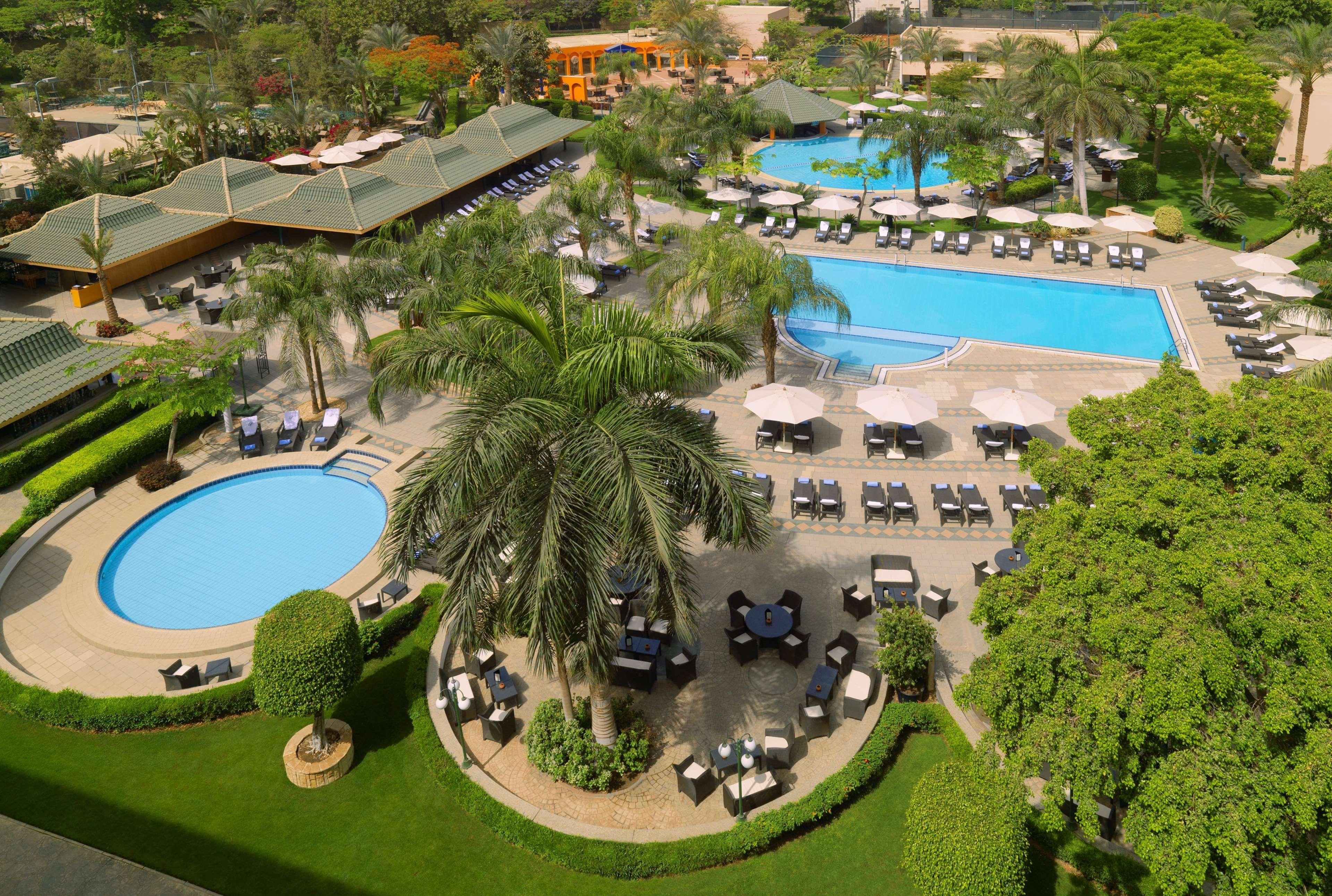 ฮิลตัน ไคโร เฮลิโอโปลิส Hotel สิ่งอำนวยความสะดวก รูปภาพ The pool at the Serena Hotel