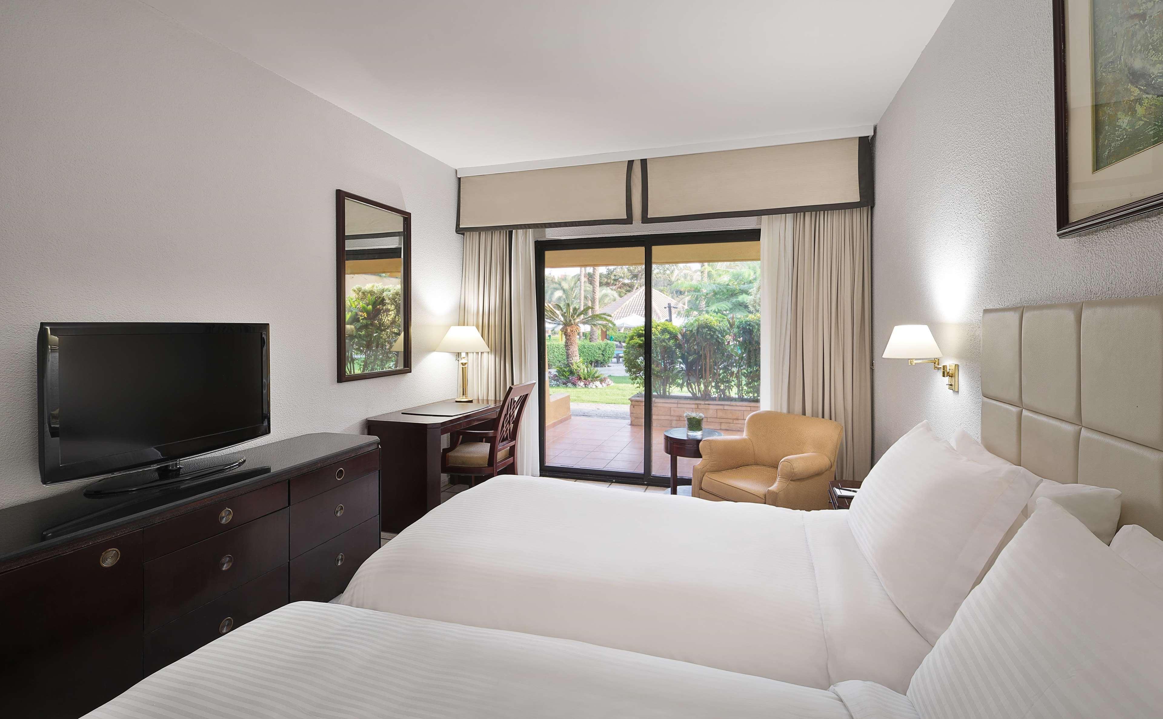 ฮิลตัน ไคโร เฮลิโอโปลิส Hotel ภายนอก รูปภาพ A room at the hotel