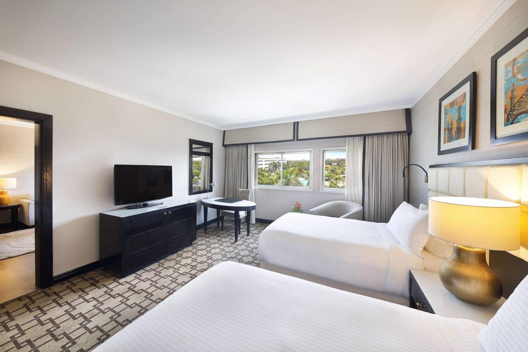 ฮิลตัน ไคโร เฮลิโอโปลิส Hotel ภายนอก รูปภาพ A room at the Hilton London Paddington