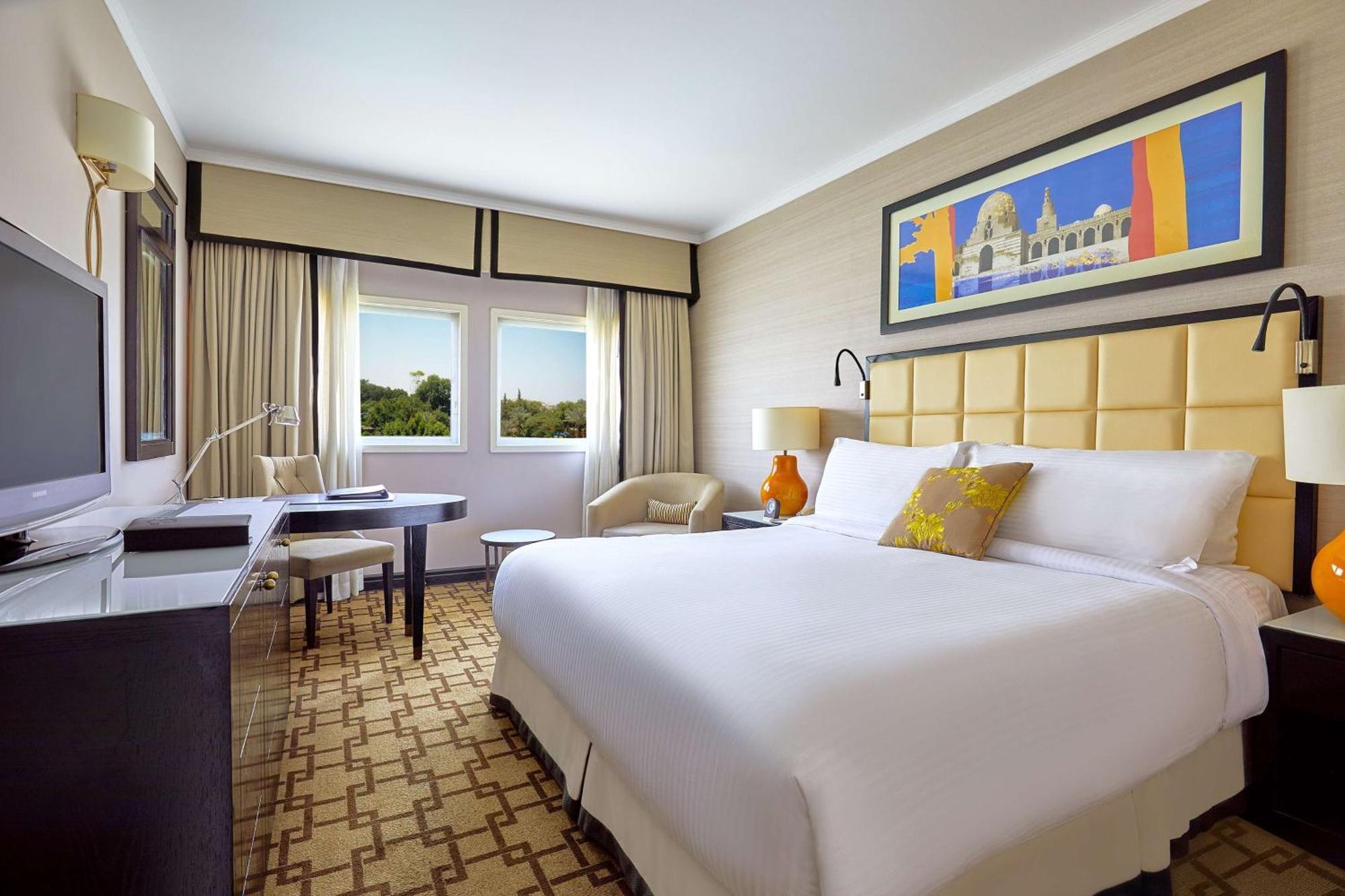 ฮิลตัน ไคโร เฮลิโอโปลิส Hotel ภายนอก รูปภาพ A guest room at the Taj Mahal Palace