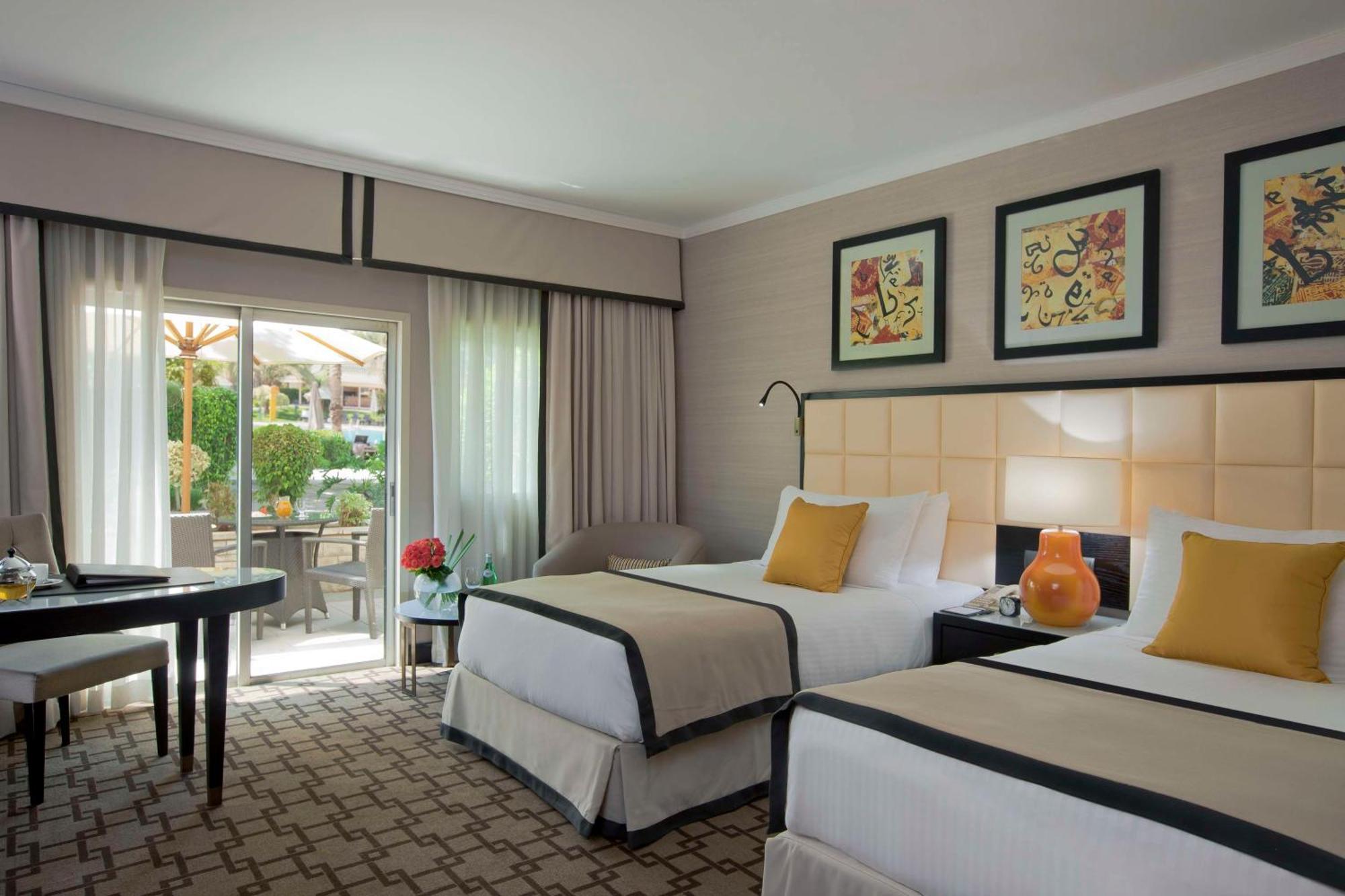 ฮิลตัน ไคโร เฮลิโอโปลิส Hotel ภายนอก รูปภาพ A guest room at the Four Seasons Hotel