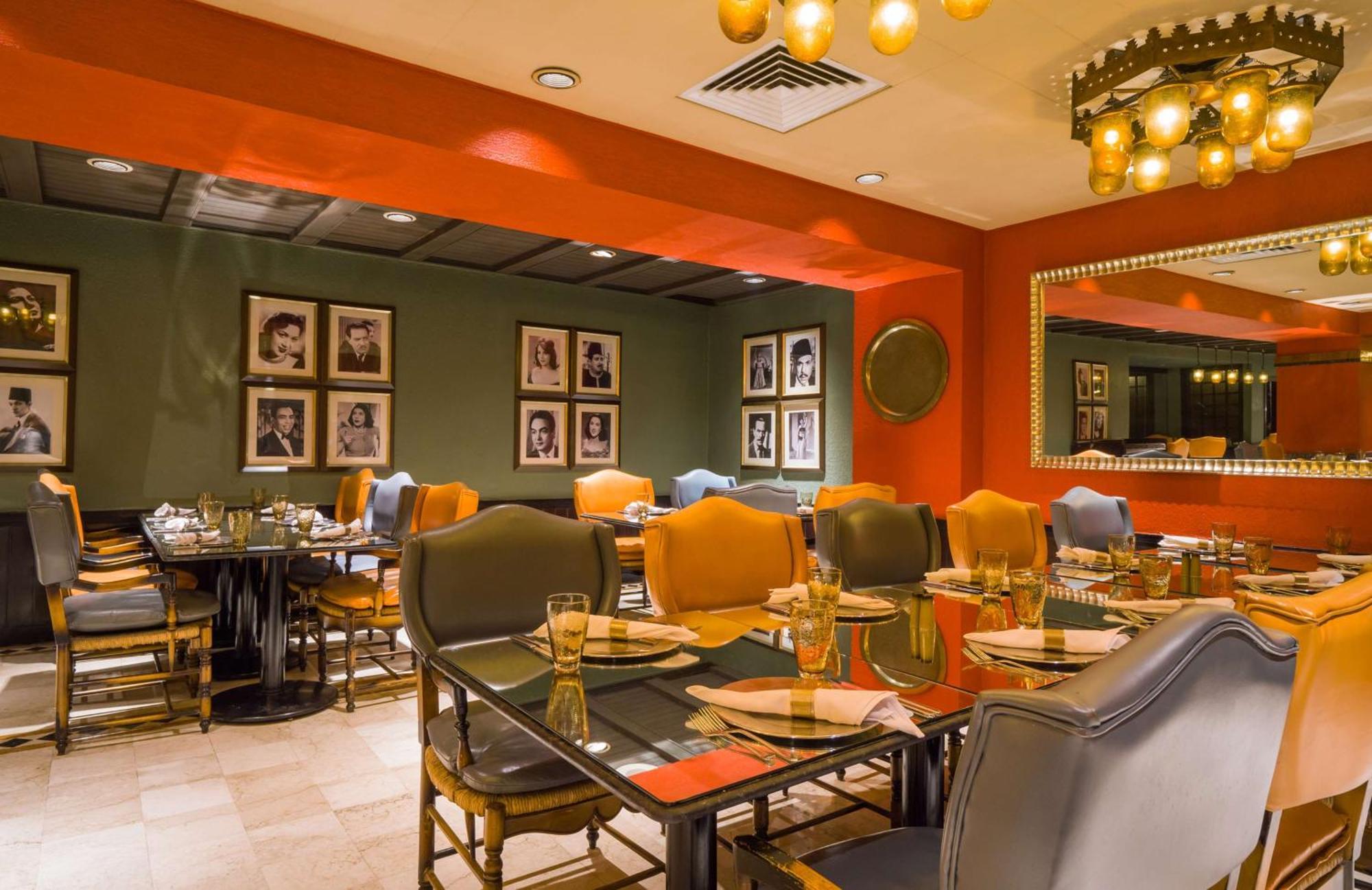ฮิลตัน ไคโร เฮลิโอโปลิส Hotel ภายนอก รูปภาพ Interior of the restaurant