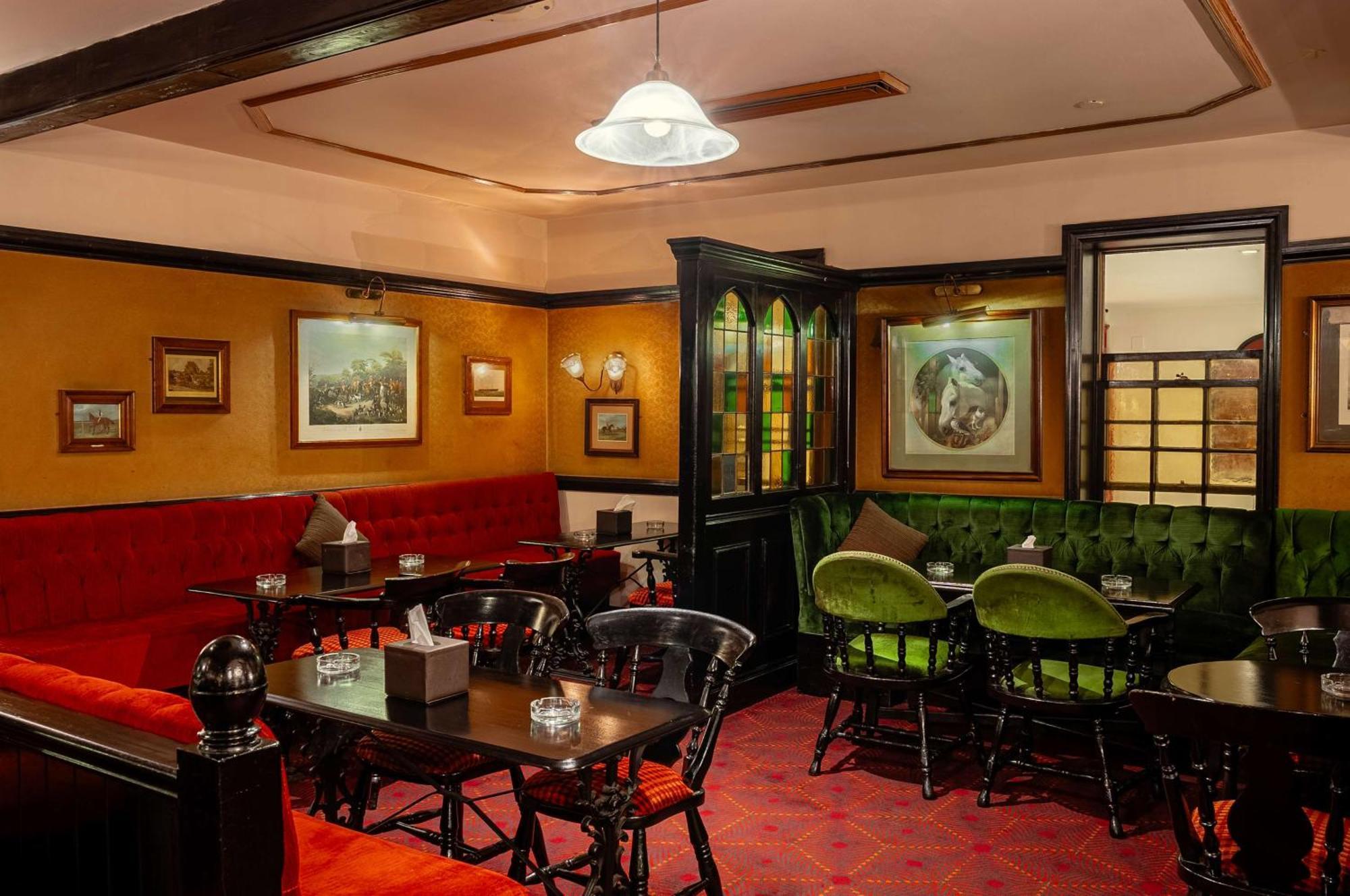 ฮิลตัน ไคโร เฮลิโอโปลิส Hotel ภายนอก รูปภาพ The interior of the bar