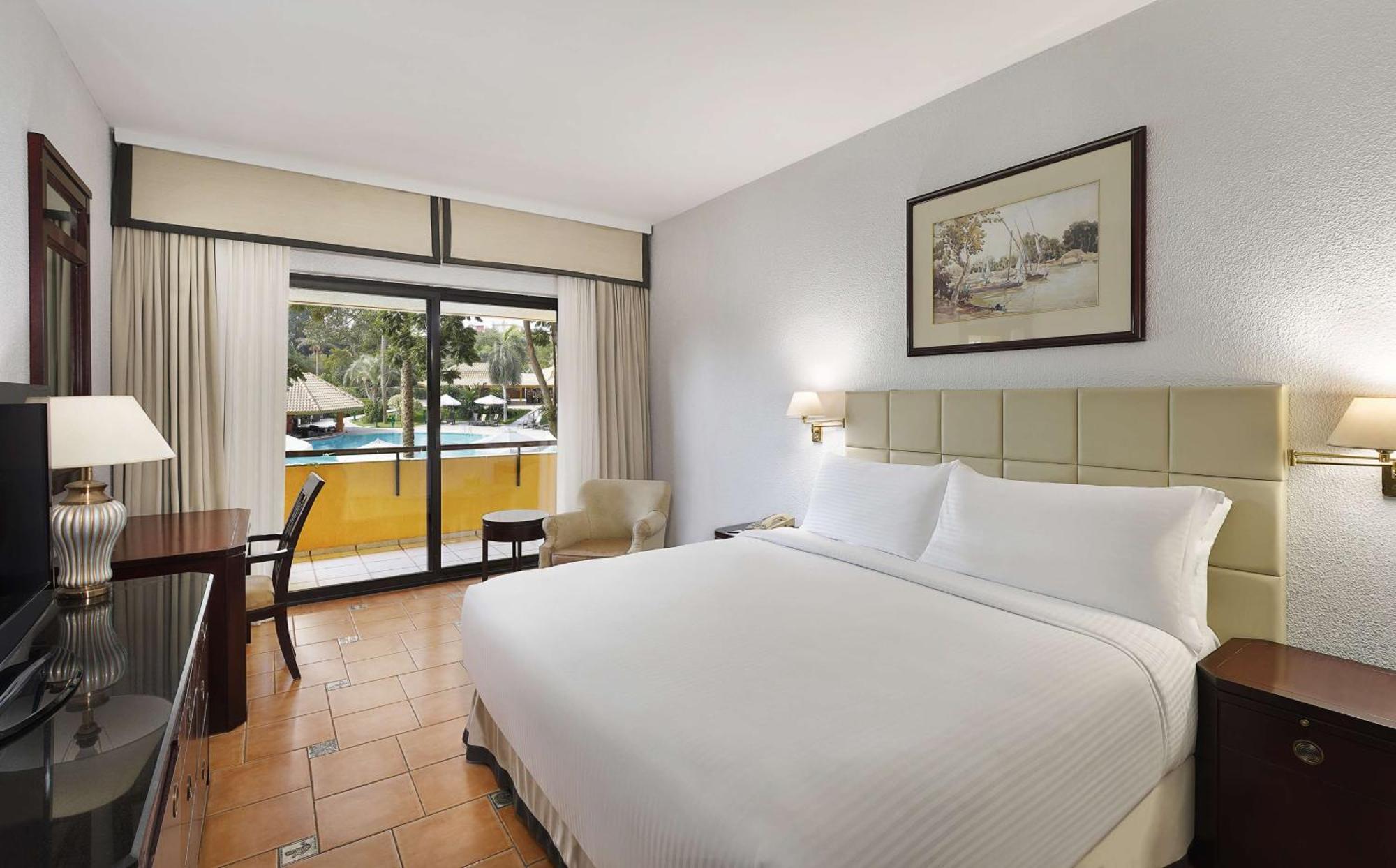 ฮิลตัน ไคโร เฮลิโอโปลิส Hotel ภายนอก รูปภาพ A room at the hotel